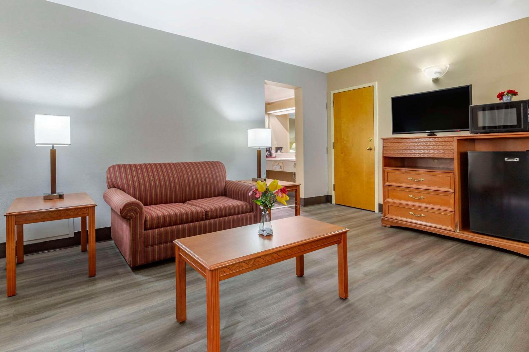 Econo Lodge & Suites Southern Pines Zewnętrze zdjęcie