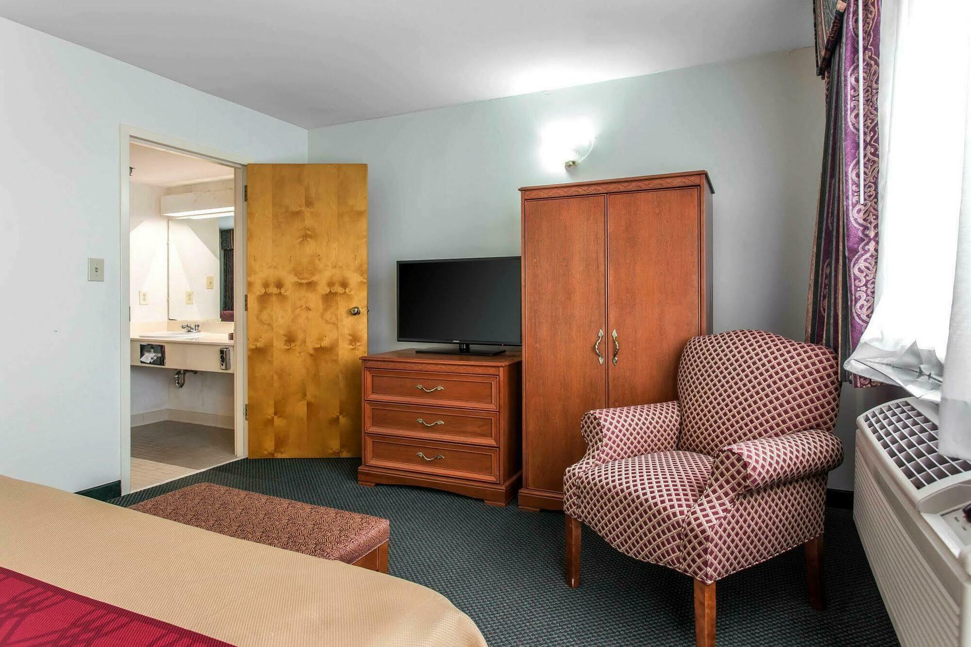 Econo Lodge & Suites Southern Pines Zewnętrze zdjęcie